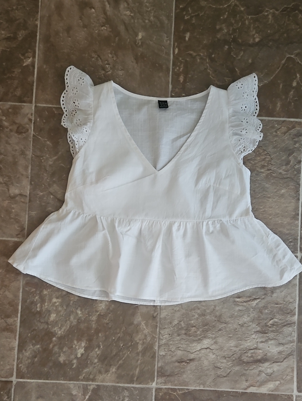 SHEIN White V-Neck Eyelet Flutter Peplum Top